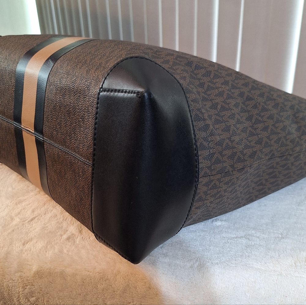 CLEAN Michel Kors Eva Large Tote - Picture 8 of 15